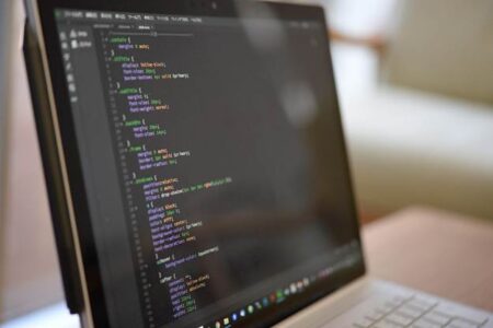 Wie man mit KI-Entwicklern zusammenarbeitet, um Routineaufgaben zu automatisieren