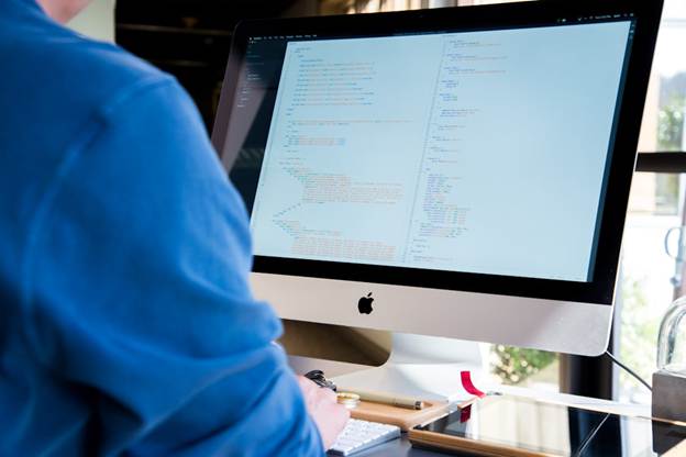 Wie man mit KI-Entwicklern zusammenarbeitet, um Routineaufgaben zu automatisieren 2 Wie man mit KI-Entwicklern zusammenarbeitet, um Routineaufgaben zu automatisieren IHJO Magazin