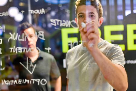 Messemarketing 2.0: Wie Unternehmen Video-Content nutzen, um über den Messetag hinaus Reichweite zu erzielen 1 Messemarketing 2.0: Wie Unternehmen Video-Content nutzen, um über den Messetag hinaus Reichweite zu erzielen IHJO Magazin